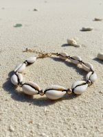 پابند زنانه صدف (طرح کوری) | با مهره‌های طلایی - تصویر 4