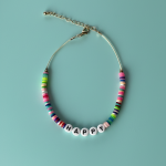 پابند دخترانه مهره‌ای | مدل طرح HAPPY رنگین‌کمانی (فیمو)