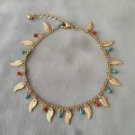 پابند زنانه طرح برگ طلایی | با مهره‌های رنگی بوهو
