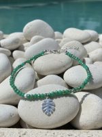 پابند زنانه مهره‌ای سبز | مدل آویزدار طرح برگ انجیری (Monstera) - تصویر 3