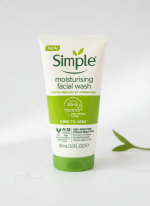 شوینده صورت مرطوب کننده سیمپل (Simple) | مدل Moisturising بدون صابون (۱۵۰ میل)