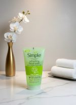ژل شستشوی صورت سیمپل مدل رفرشینگ (Refreshing) | شوینده ملایم و آبرسان (۱۵۰ میل)